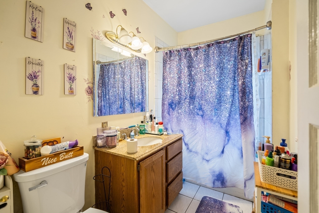 Springfield, Massachusetts 01108, United States, 4 Bedrooms Bedrooms, ,2 BathroomsBathrooms,Residential,Pending,103968