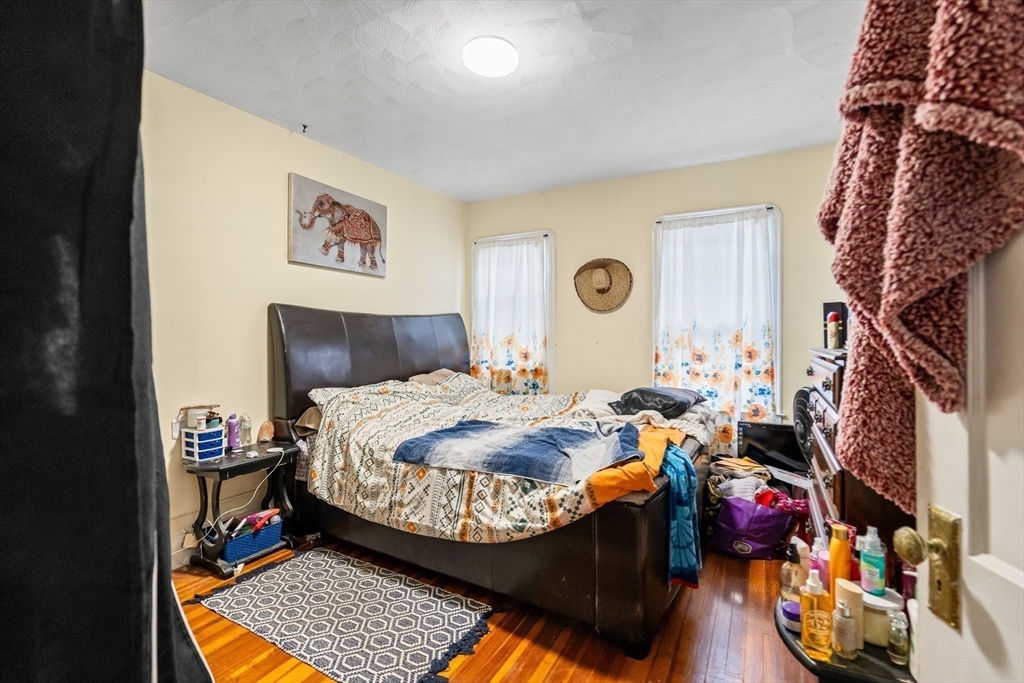 Springfield, Massachusetts 01108, United States, 4 Bedrooms Bedrooms, ,2 BathroomsBathrooms,Residential,Pending,103968