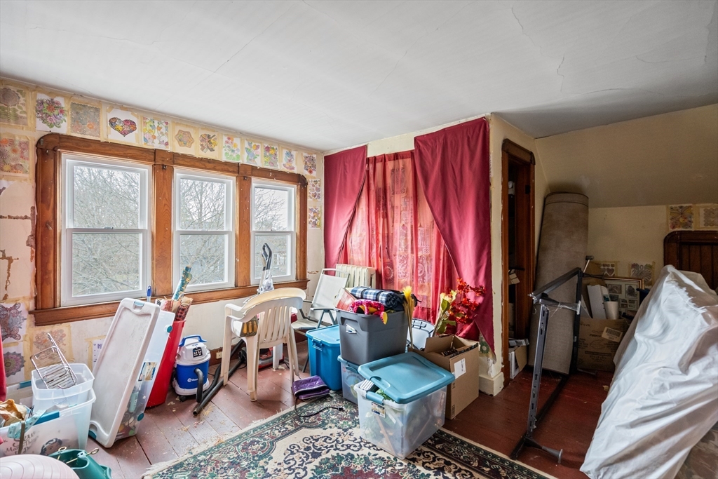 Springfield, Massachusetts 01108, United States, 4 Bedrooms Bedrooms, ,2 BathroomsBathrooms,Residential,Pending,103968