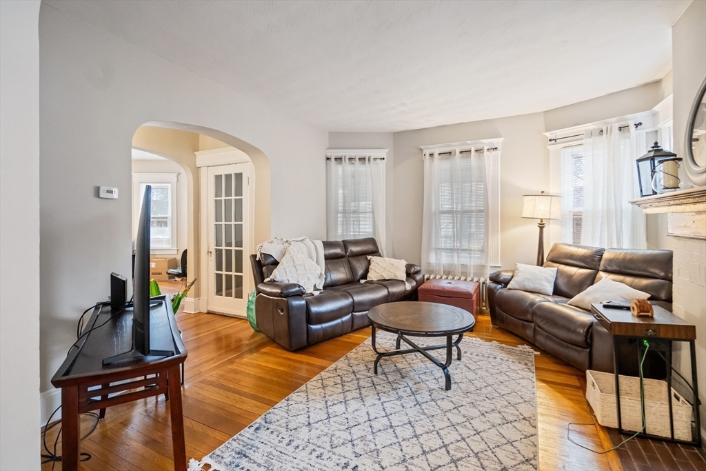 Springfield, Massachusetts 01108, United States, 4 Bedrooms Bedrooms, ,2 BathroomsBathrooms,Residential,Pending,103968