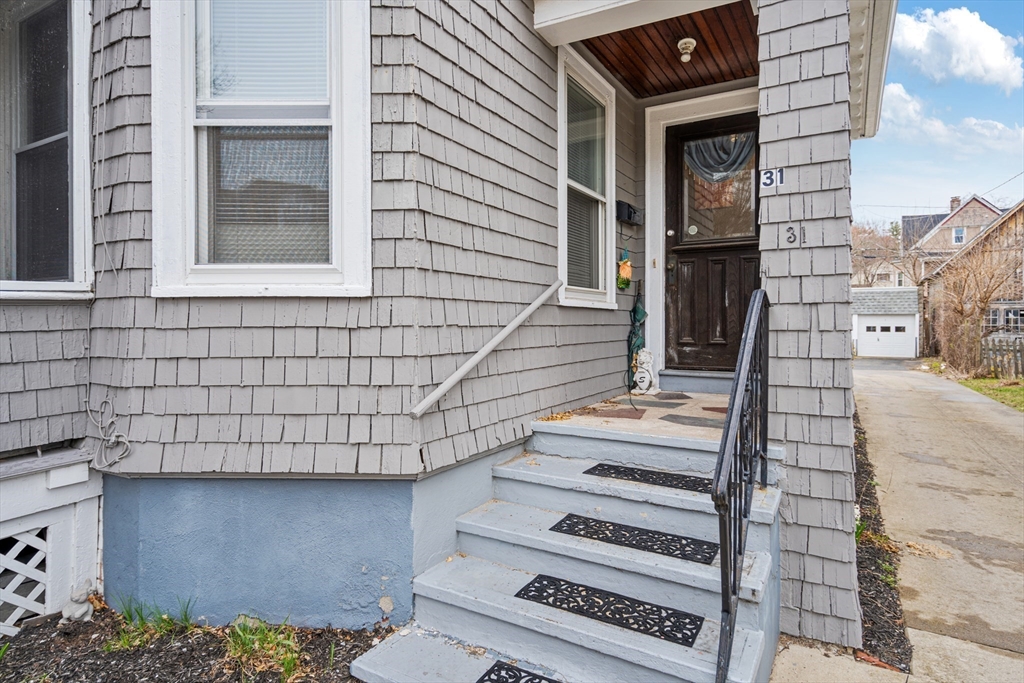 Springfield, Massachusetts 01108, United States, 4 Bedrooms Bedrooms, ,2 BathroomsBathrooms,Residential,Pending,103968