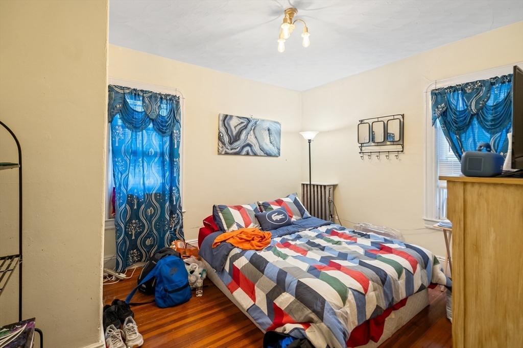 Springfield, Massachusetts 01108, United States, 4 Bedrooms Bedrooms, ,2 BathroomsBathrooms,Residential,Pending,103968