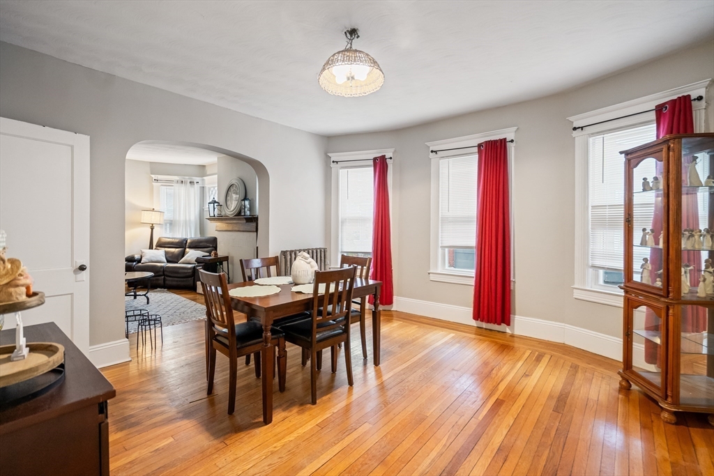 Springfield, Massachusetts 01108, United States, 4 Bedrooms Bedrooms, ,2 BathroomsBathrooms,Residential,Pending,103968