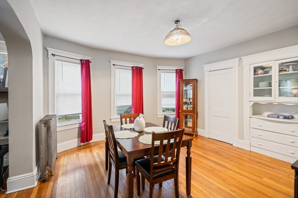 Springfield, Massachusetts 01108, United States, 4 Bedrooms Bedrooms, ,2 BathroomsBathrooms,Residential,Pending,103968