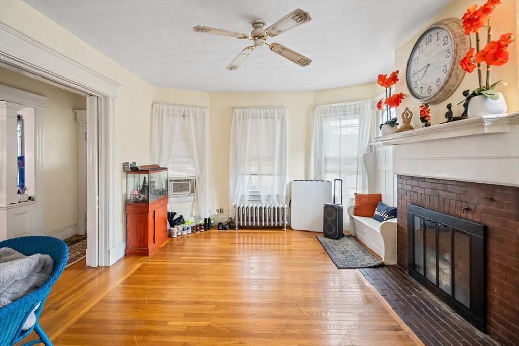 Springfield, Massachusetts 01108, United States, 4 Bedrooms Bedrooms, ,2 BathroomsBathrooms,Residential,Pending,103968