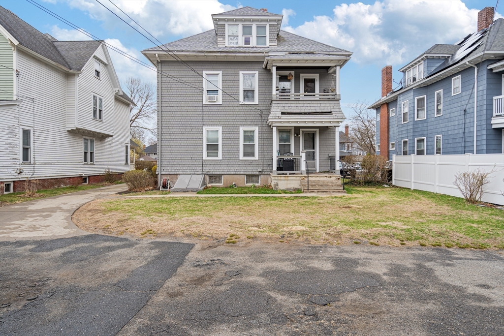 Springfield, Massachusetts 01108, United States, 4 Bedrooms Bedrooms, ,2 BathroomsBathrooms,Residential,Pending,103968