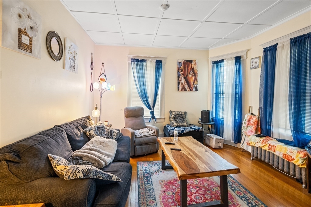 Springfield, Massachusetts 01108, United States, 4 Bedrooms Bedrooms, ,2 BathroomsBathrooms,Residential,Pending,103968