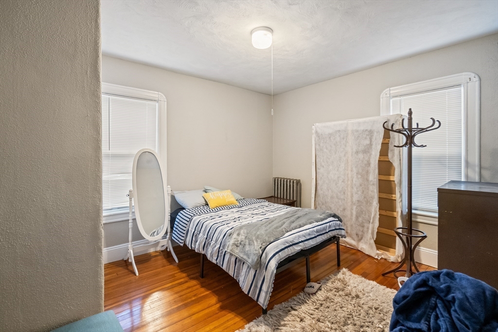 Springfield, Massachusetts 01108, United States, 4 Bedrooms Bedrooms, ,2 BathroomsBathrooms,Residential,Pending,103968