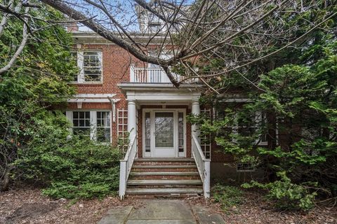 Photo of 10 Stoneleigh Cir, Watertown, MA 02472 (MLS # 73507277)