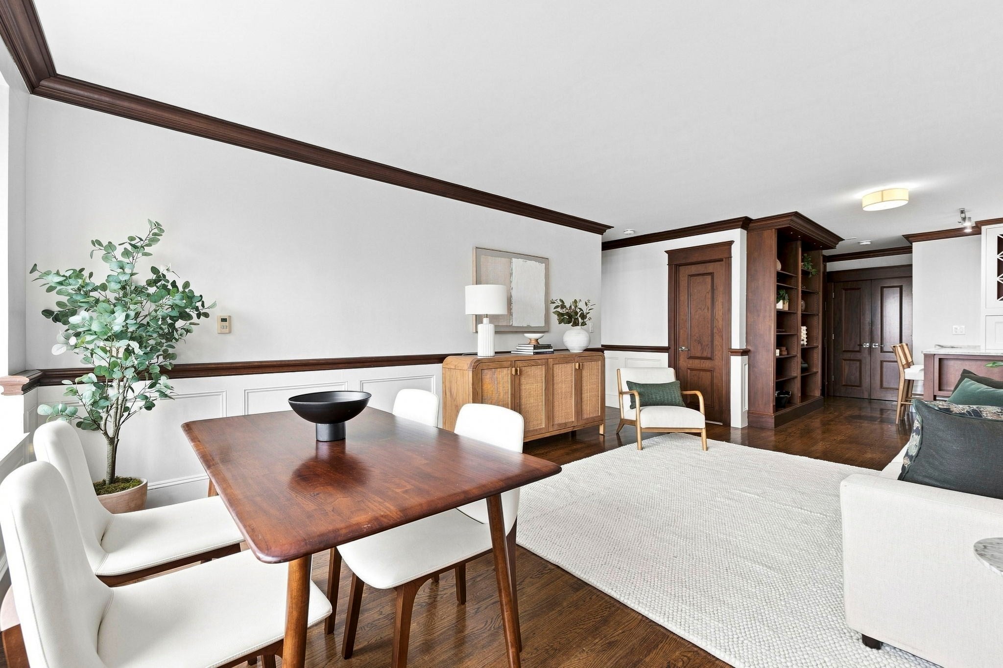 85 E India Row 8A