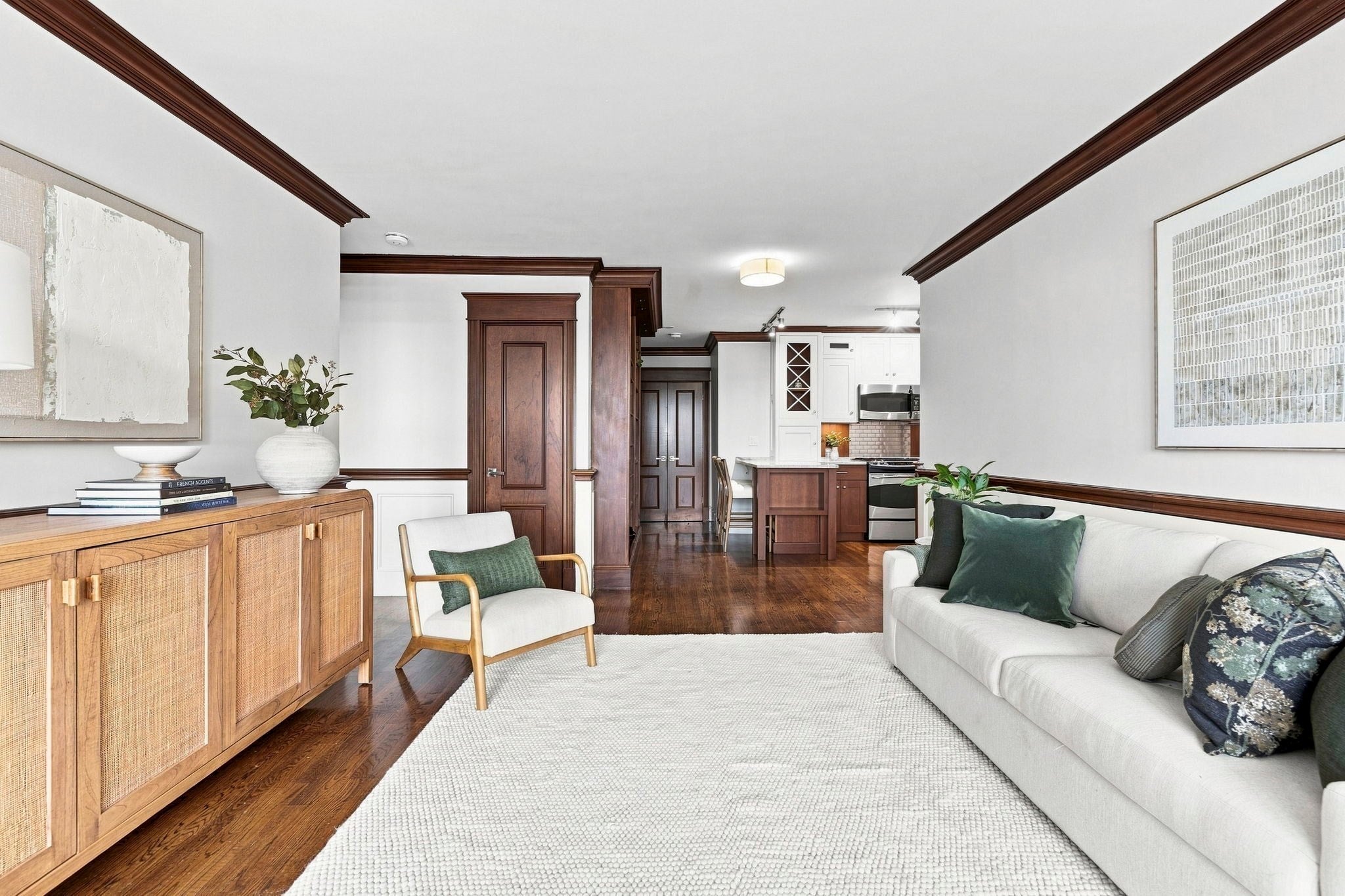 85 E India Row 8A