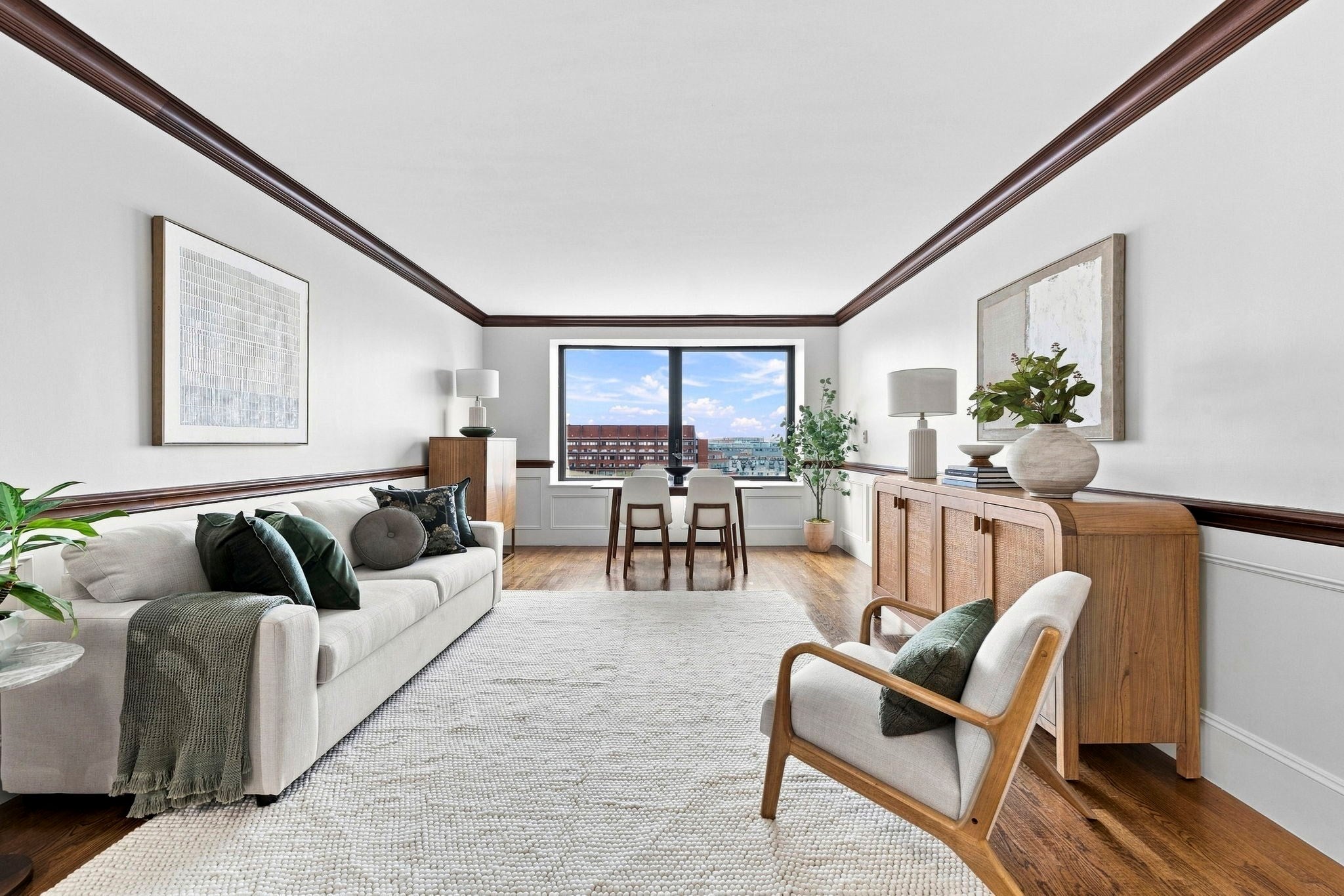 85 E India Row 8A