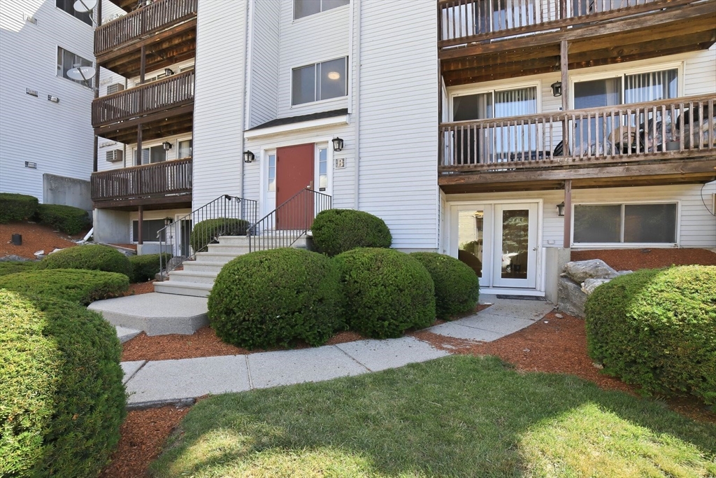 11 Gibbs St B17