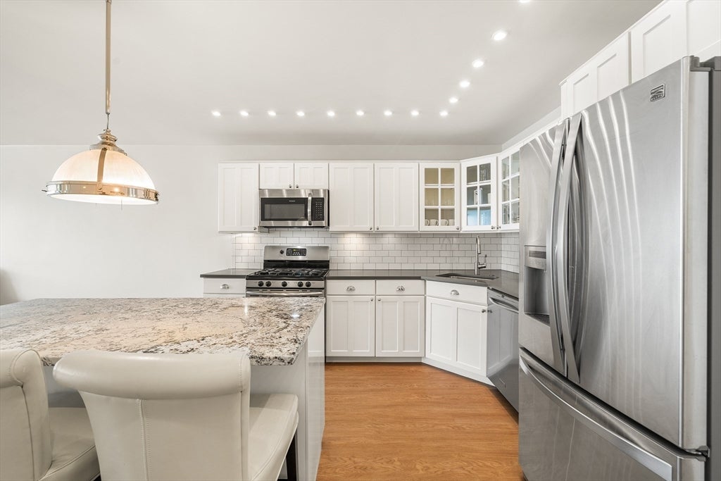 8 Whittier Pl 14F, Boston MA 02114