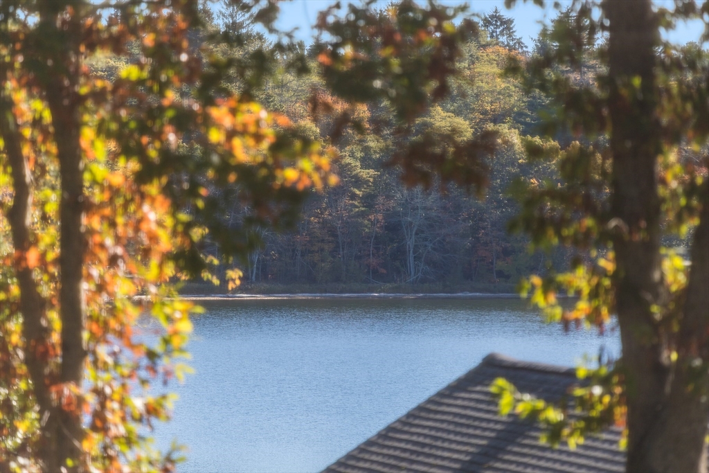 158 Lakeside Dr