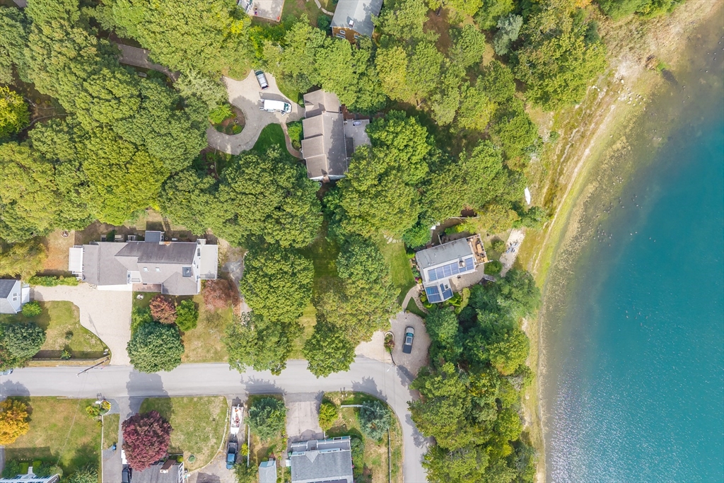 158 Lakeside Dr