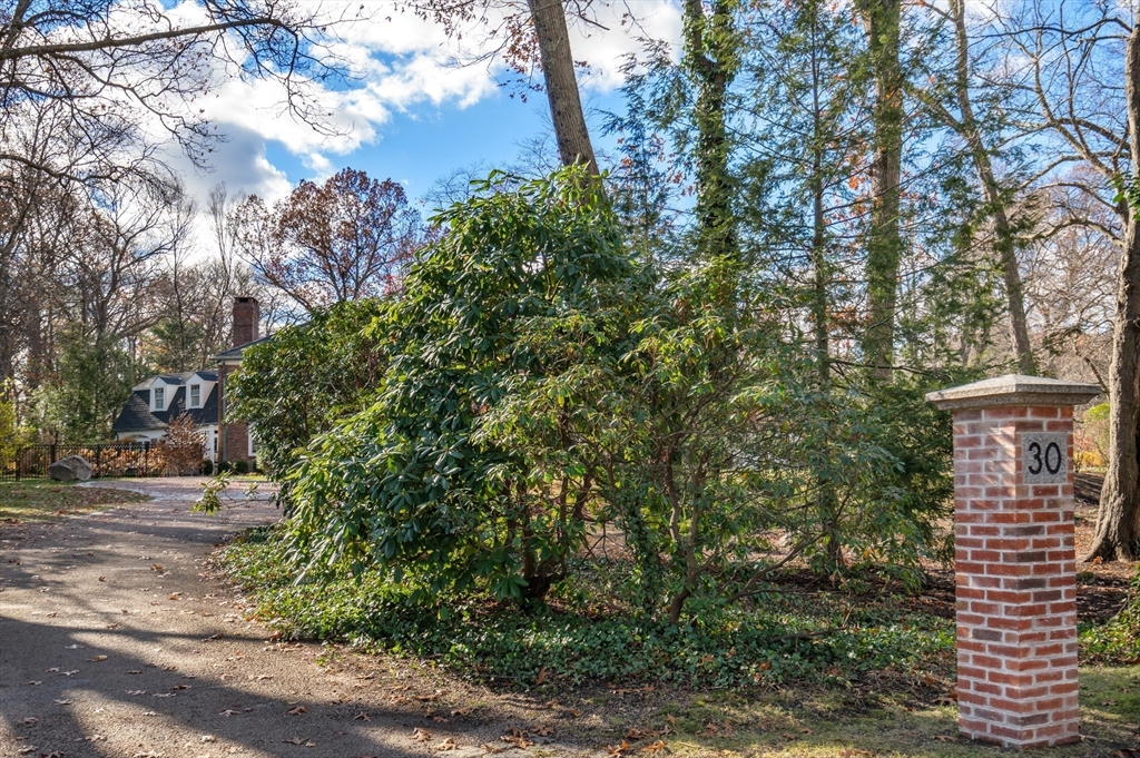 30 Highland Ln
