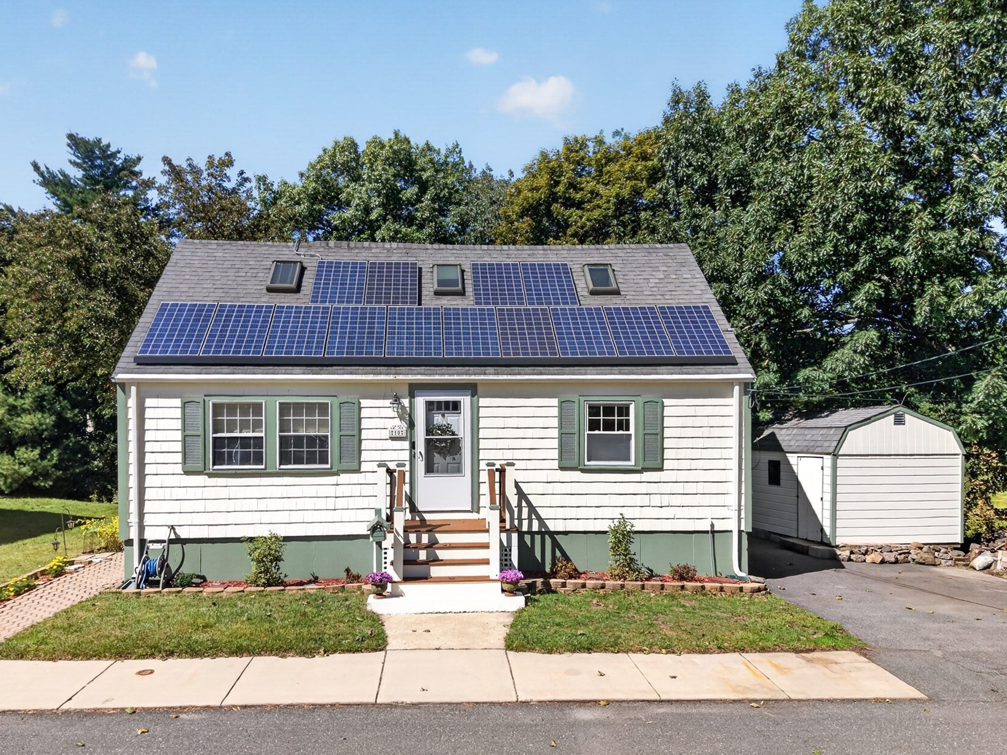 Photo of 10 Stanton St, Saugus, MA