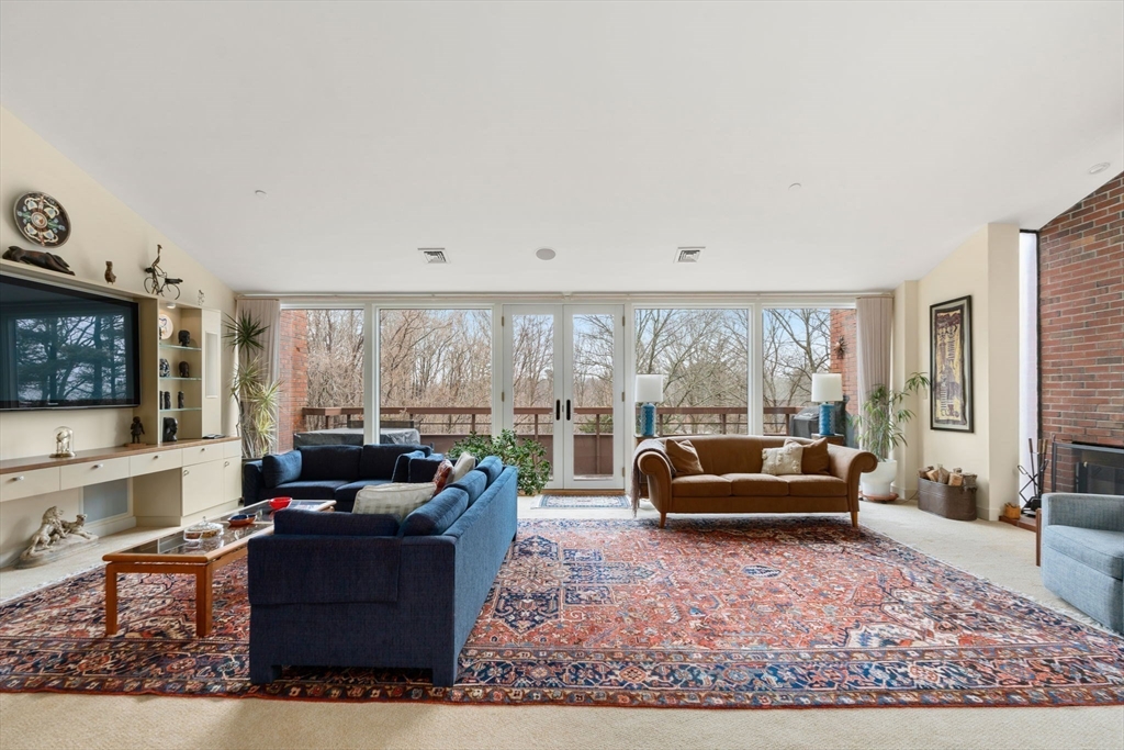 241 Perkins Street C402