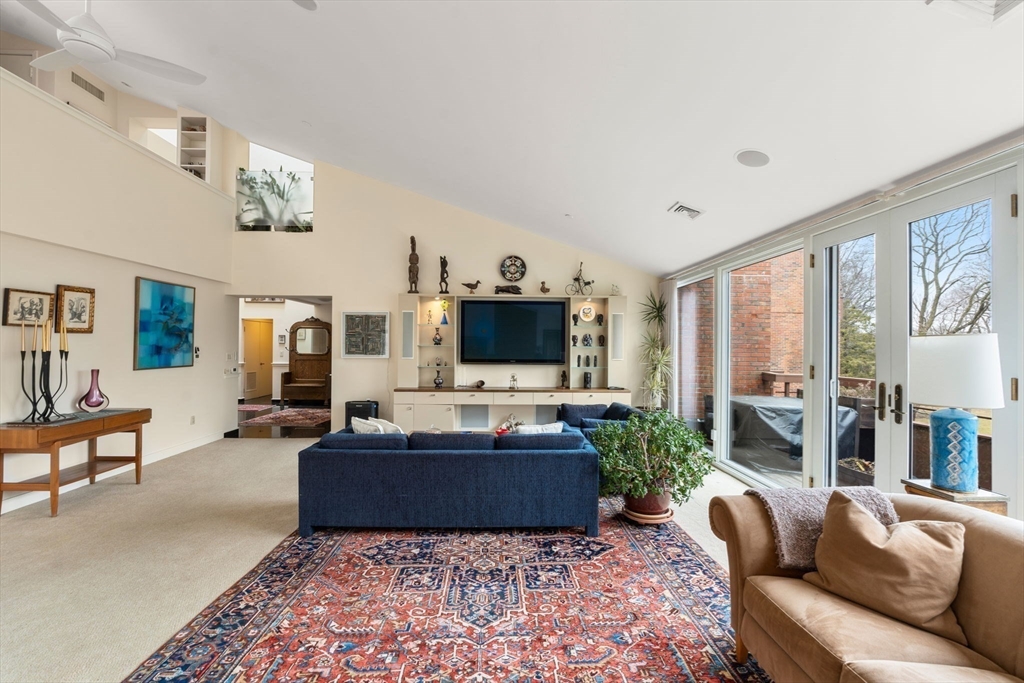 241 Perkins Street C402