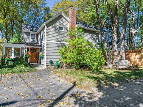 35 Cogswell Ave Beverly MA 01915