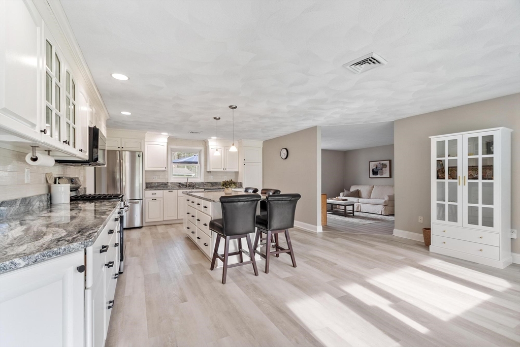 15 San Mateo Dr