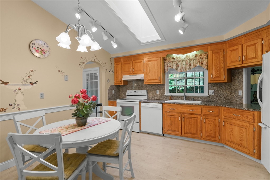 87 Foxglove Rd