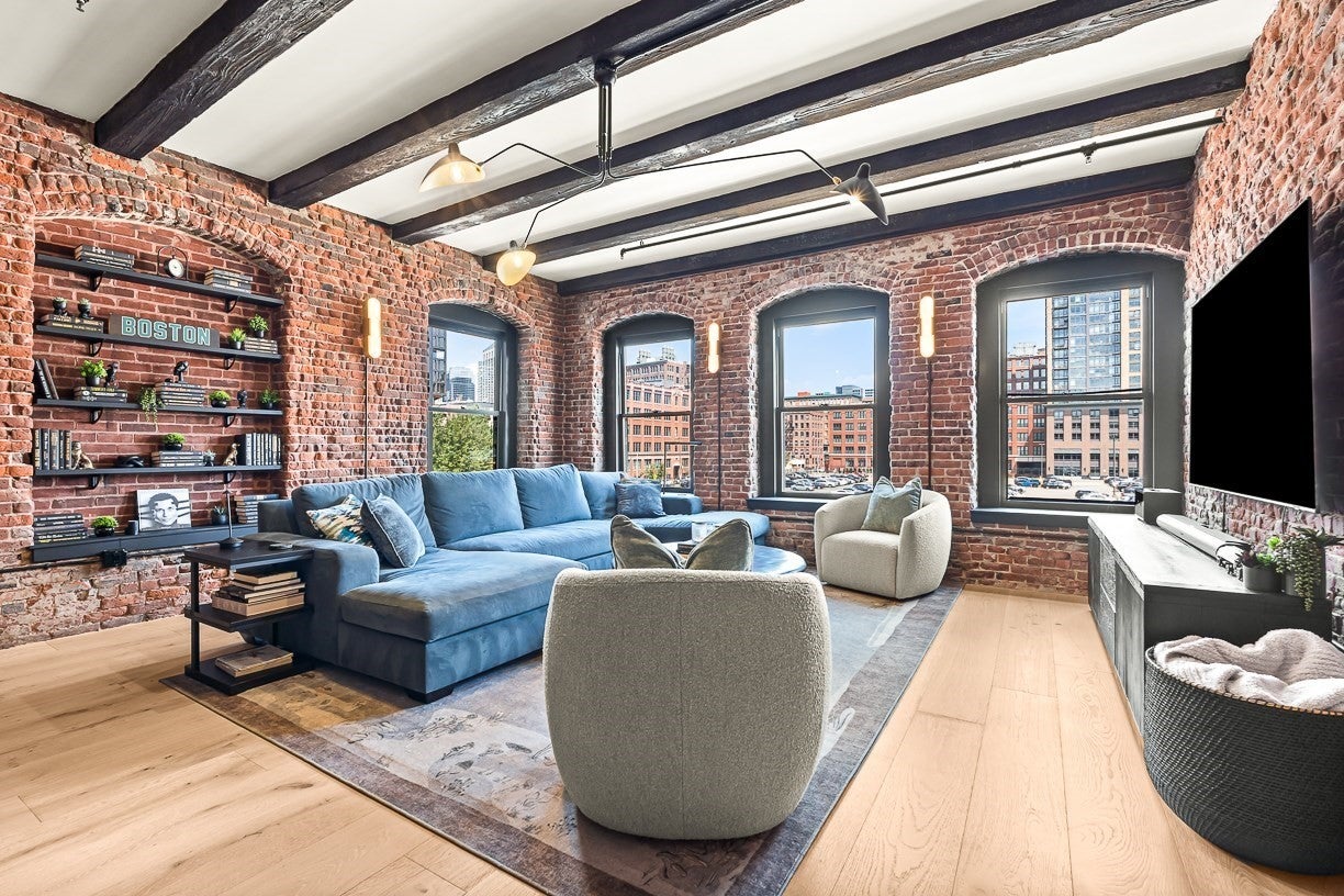 21 Wormwood St 302, Boston MA 02210