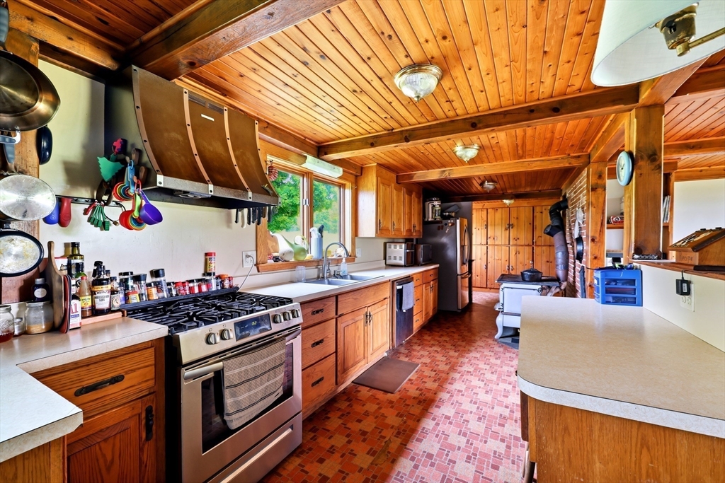 233 Ragged Hill Rd, West Brookfield, MA Photo #8