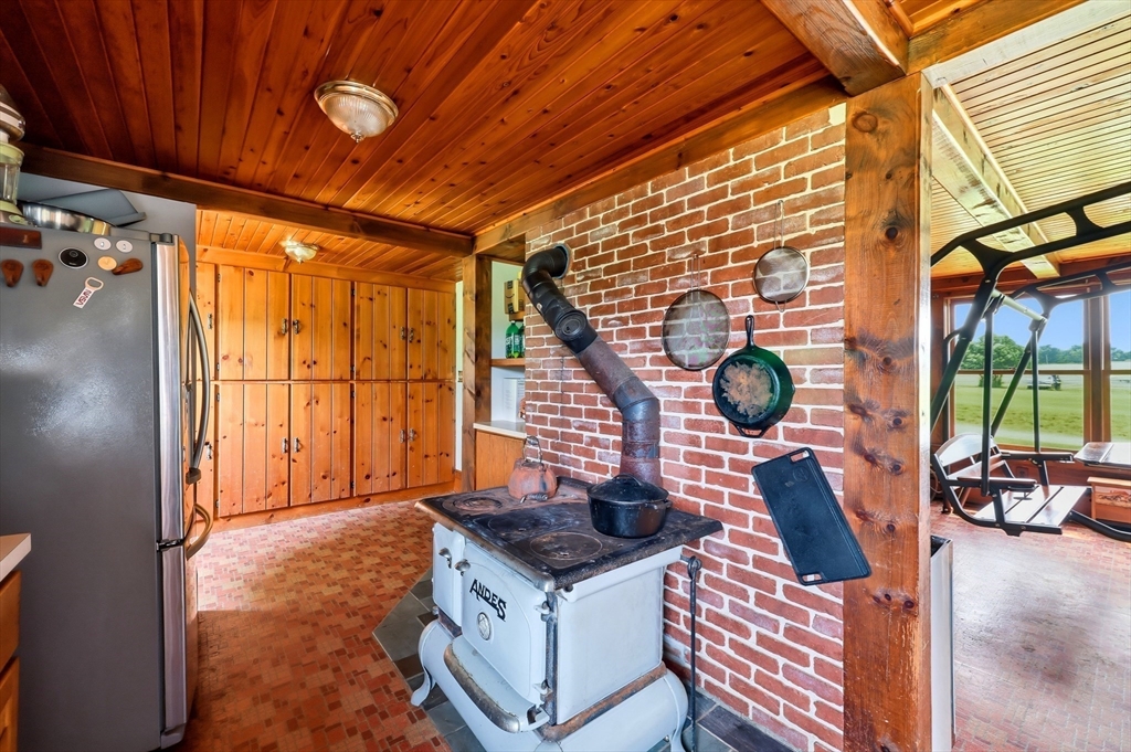 233 Ragged Hill Rd, West Brookfield, MA Photo #10