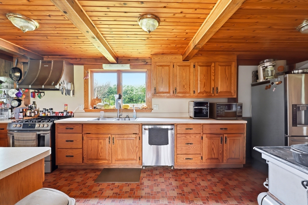 233 Ragged Hill Rd, West Brookfield, MA Photo #9
