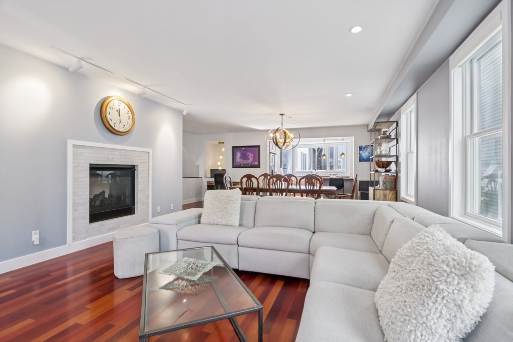 21 Oak St 1