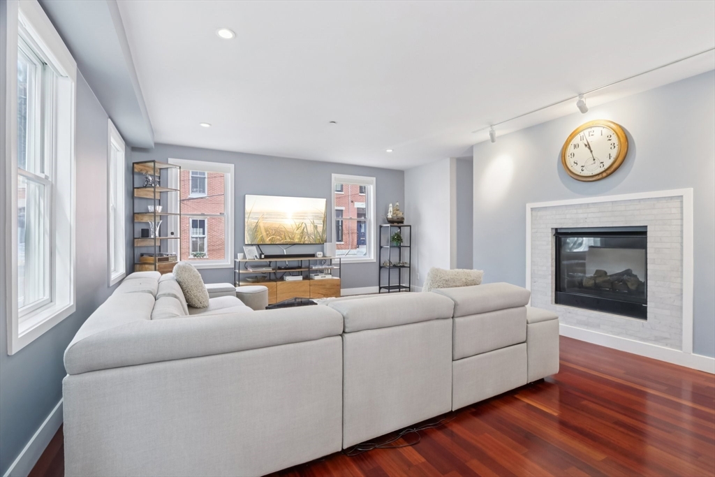 21 Oak St 1