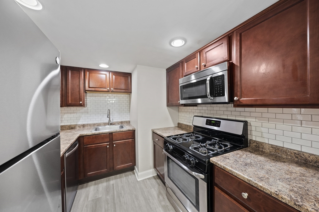 6 Kingswood Dr 11