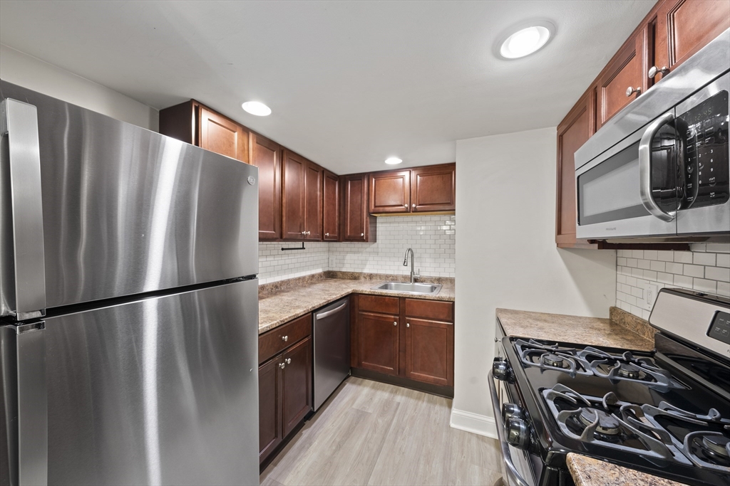 6 Kingswood Dr 11