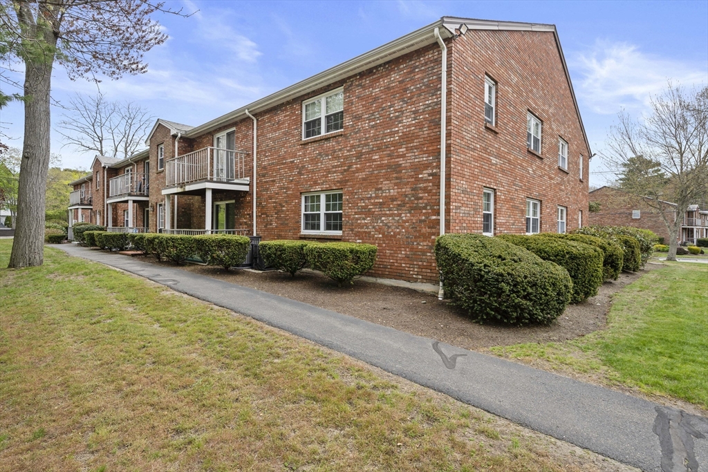 6 Kingswood Dr 11