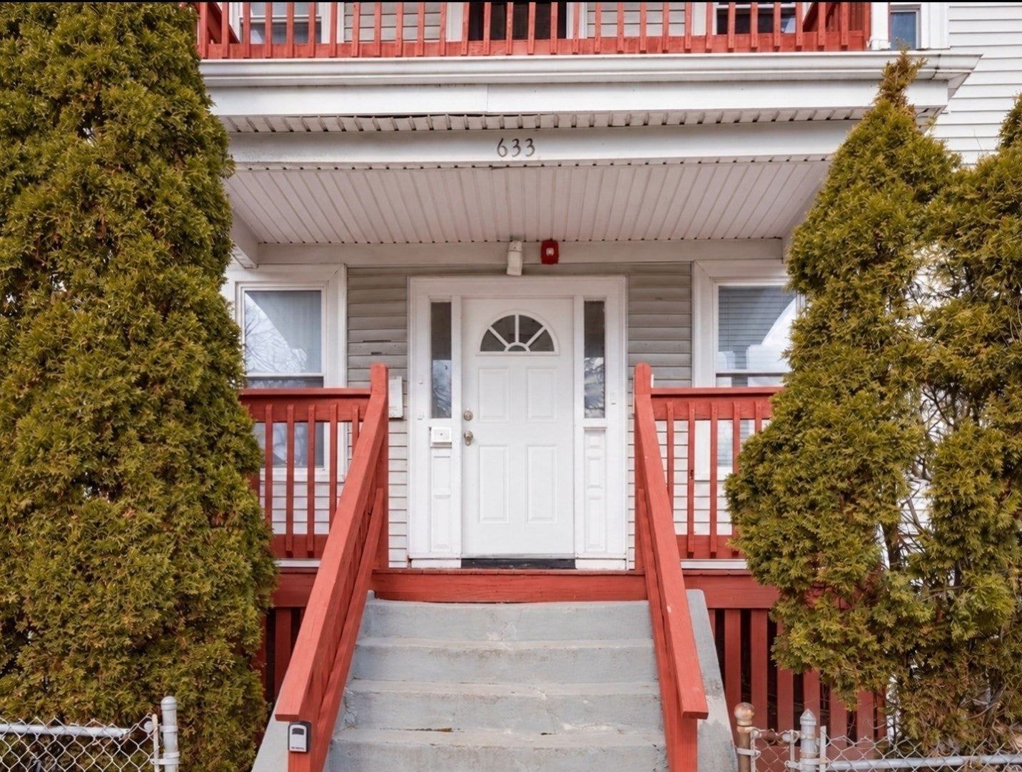 633 River St
