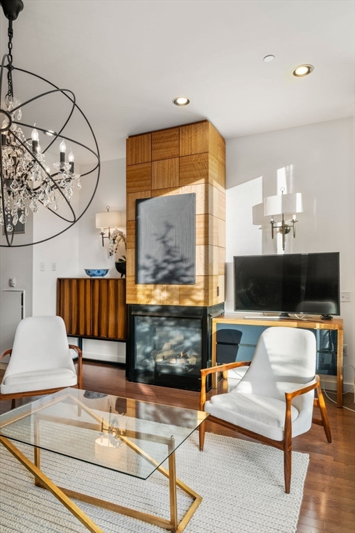 88 Kingston Street PH-7C