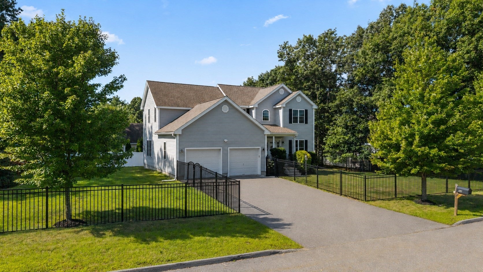 22 W Ledge Rd