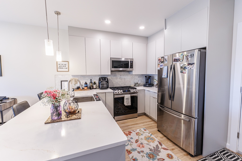 458 Washington St 304