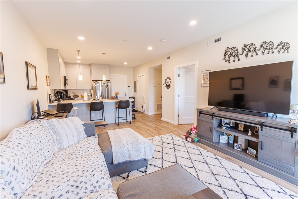 458 Washington St 304