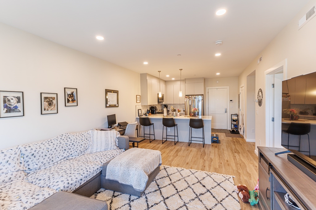 458 Washington St 304