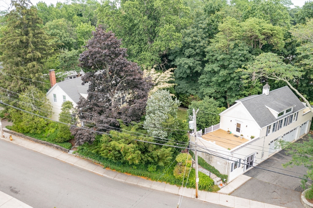 44 Russell St