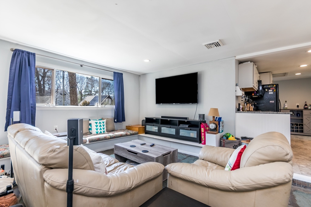 16 Edgewood Dr