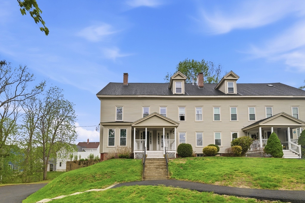 Click for 5 Osgood Pl #C, Amesbury, MA slideshow