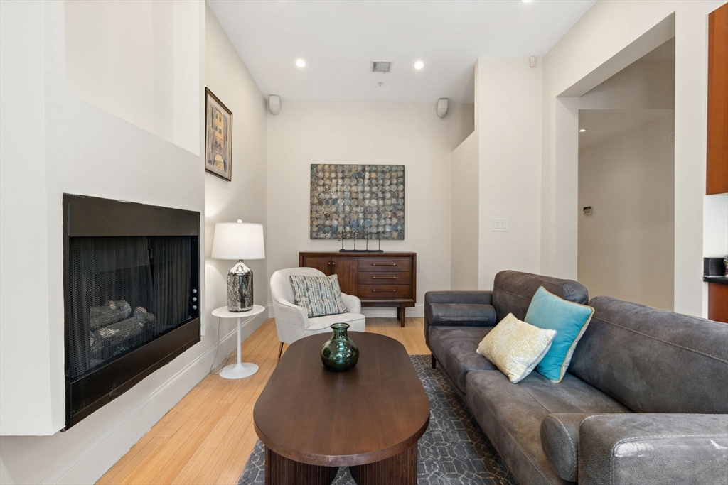 26 Isabella St 9