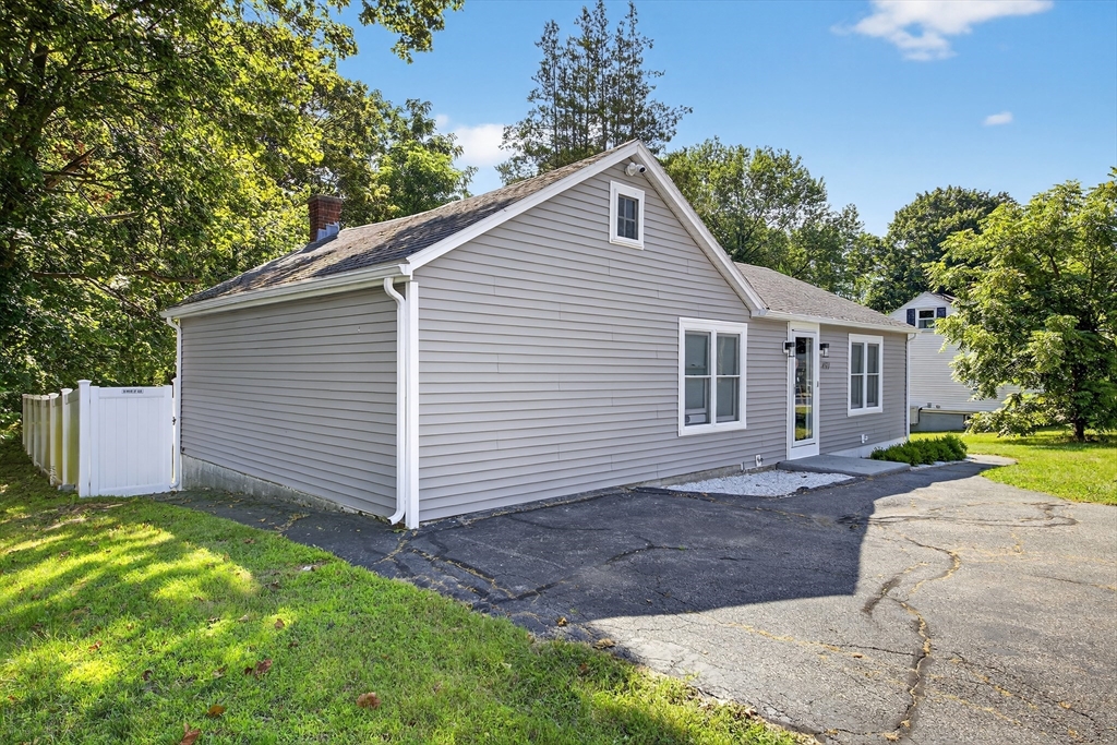 497 Massasoit Rd