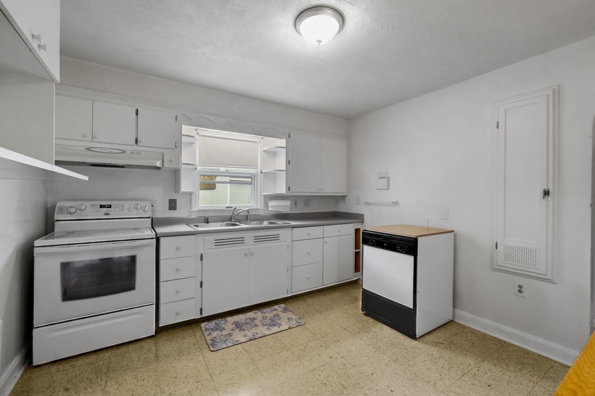99 Luther Ave, Somerset, MA, 99 Luther Ave, Somerset, MA Photo #7