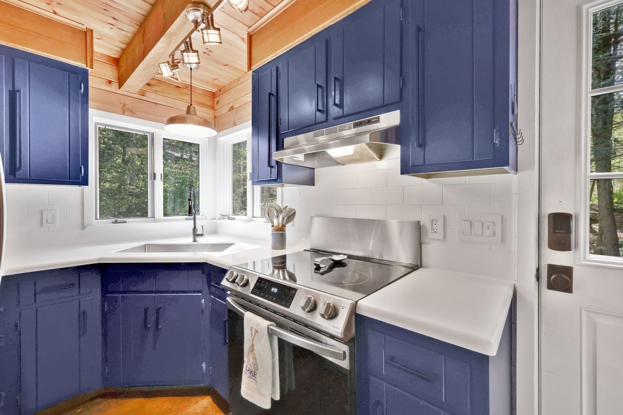 136 E Otter Dr, Tolland, MA Photo #9