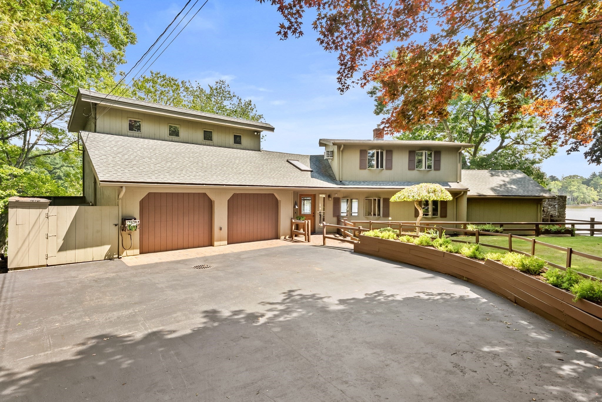 290 Oakridge Ave